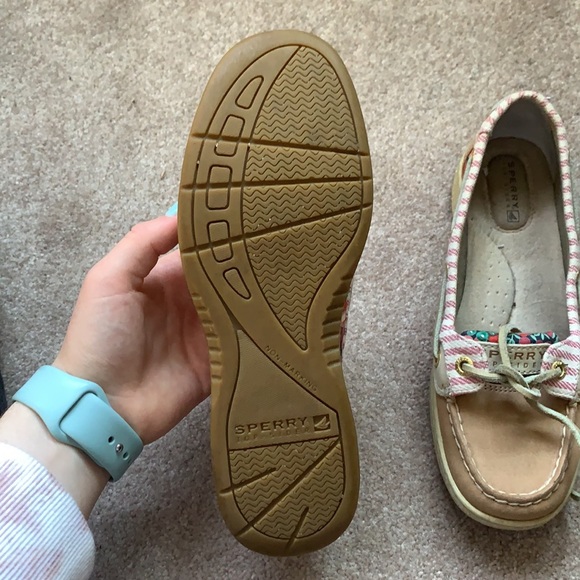 Shoes - Picture 3 of 4